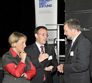 (v.l.) Katja Mast MdL, Minister Peter Friedrich, OB Gert Hager